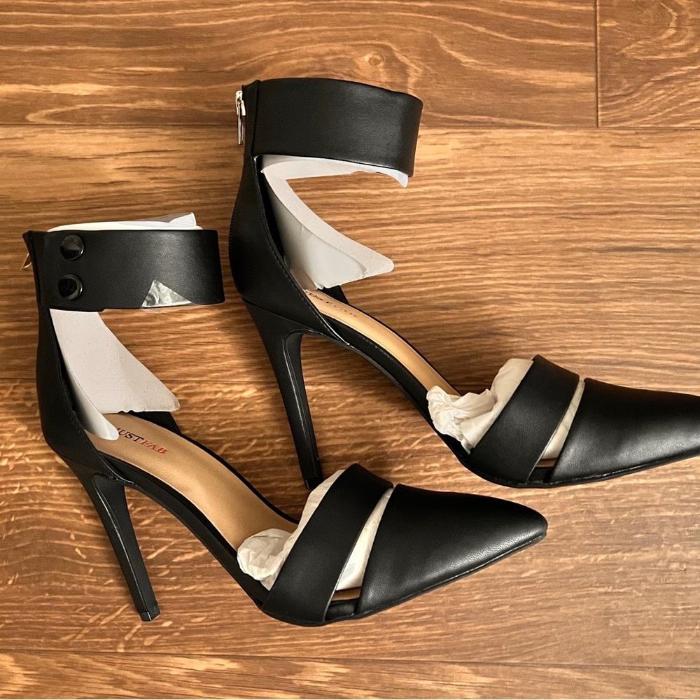 NWT Just Fab Black, Ankle Strap, Pointy Toe Heels. Size 8.5.